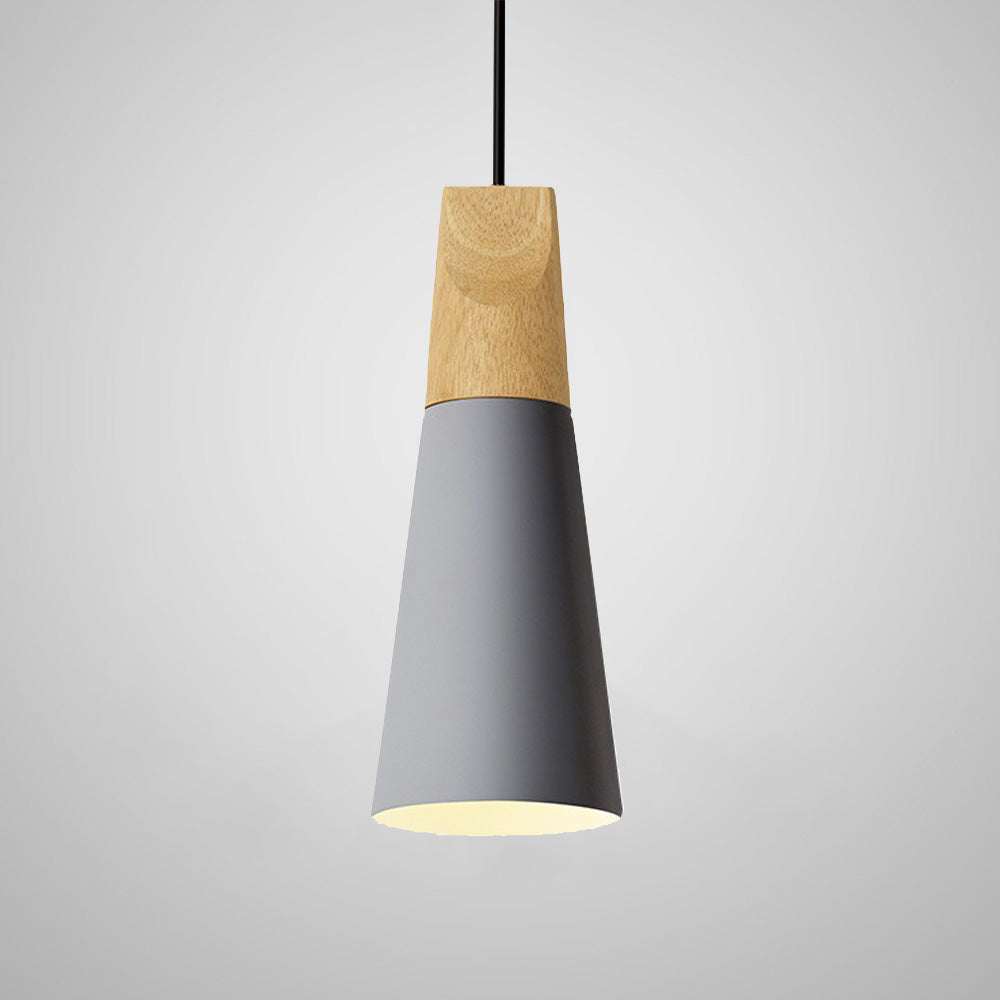 Skandinavisk Konisk Pendellampe i Massivt Tre – Fargerik Lampe for Moderne Interiør