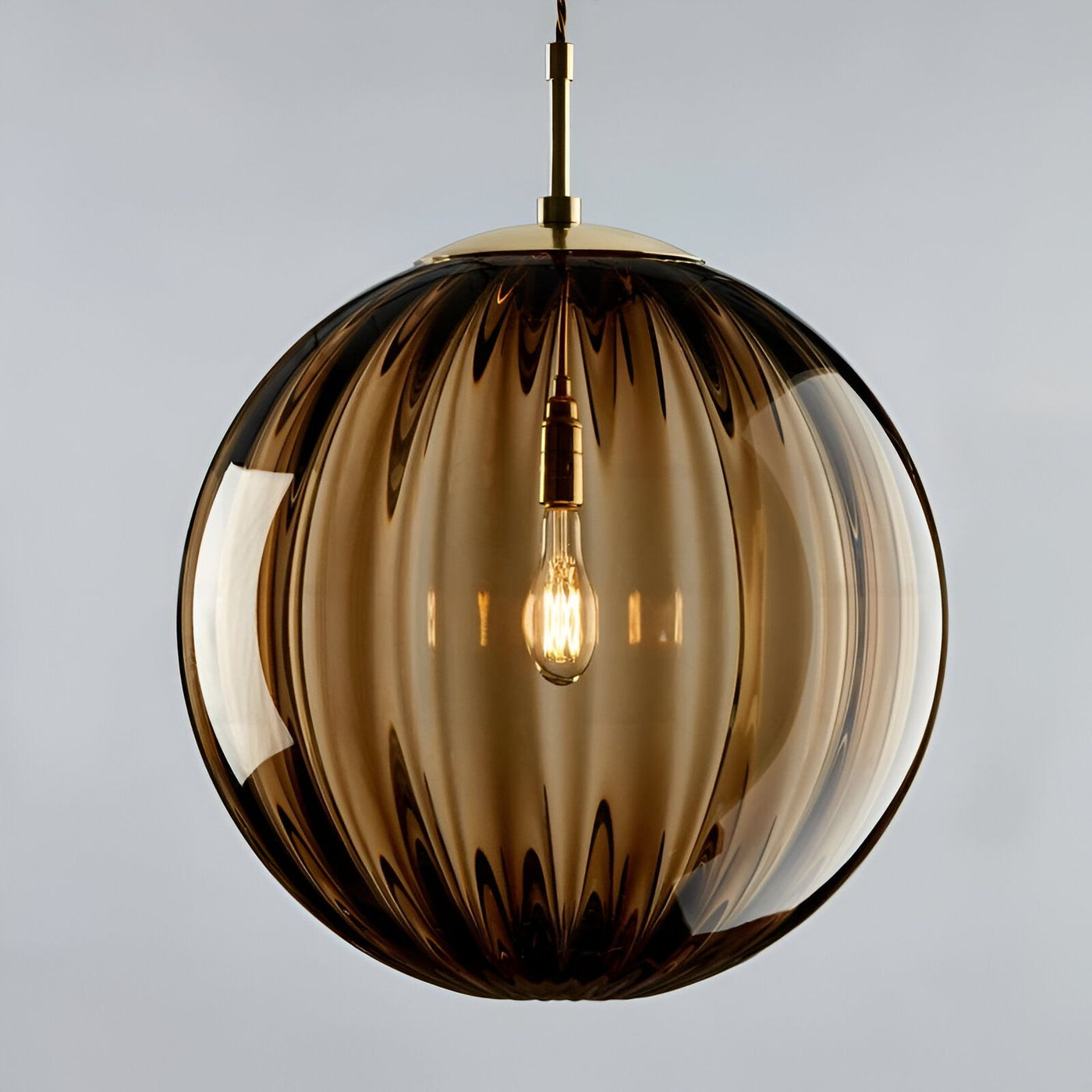 Moderne kuleformet glasspendellampe
